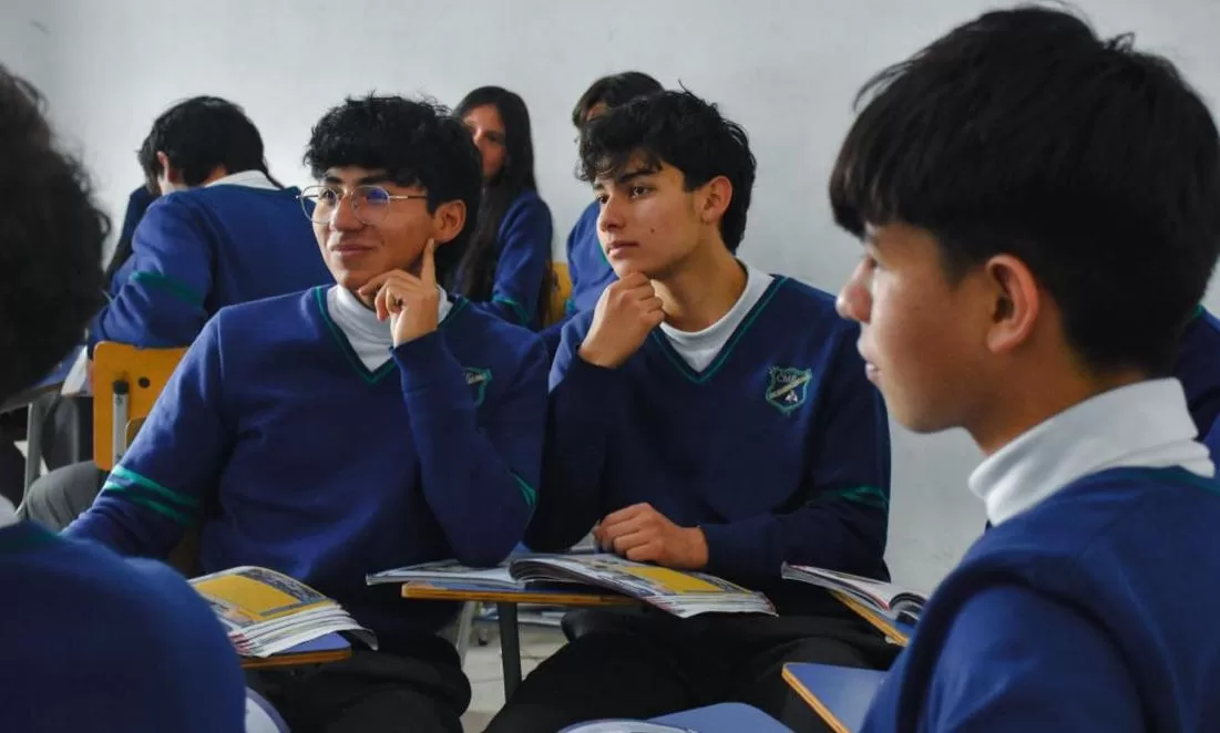 Estudiantes en clase Colegio Moderno la Florida Tunja